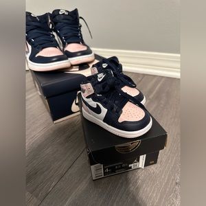 Jordan 1 Retro High OG
Atmosphere (Women's) size 8 / Toddlers 4c